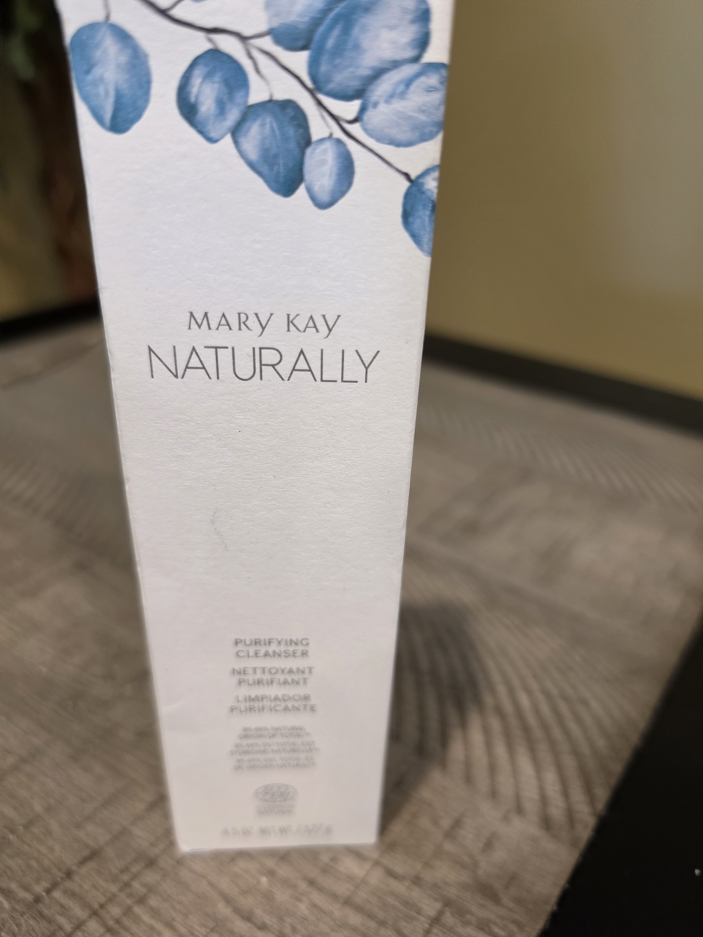 Mary Kay Naturally Purifying Cleanser - White & Blue Accents